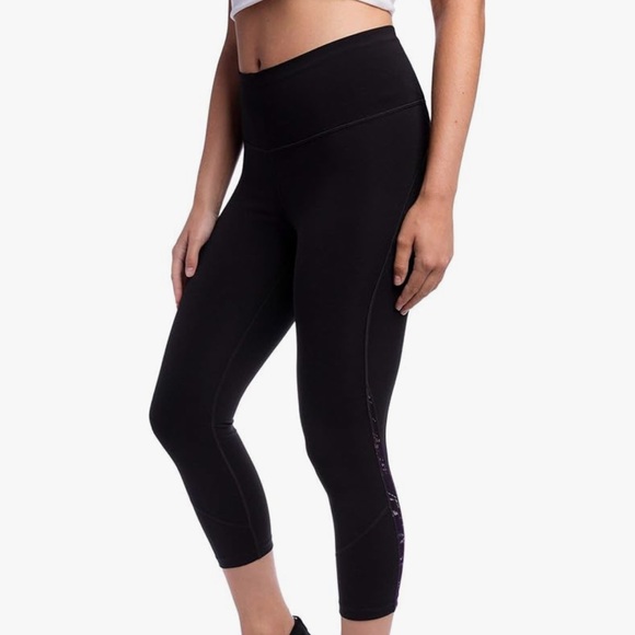 3/$10 Kirkland Signature Black Cropped Leggings - Picture 1 of 7